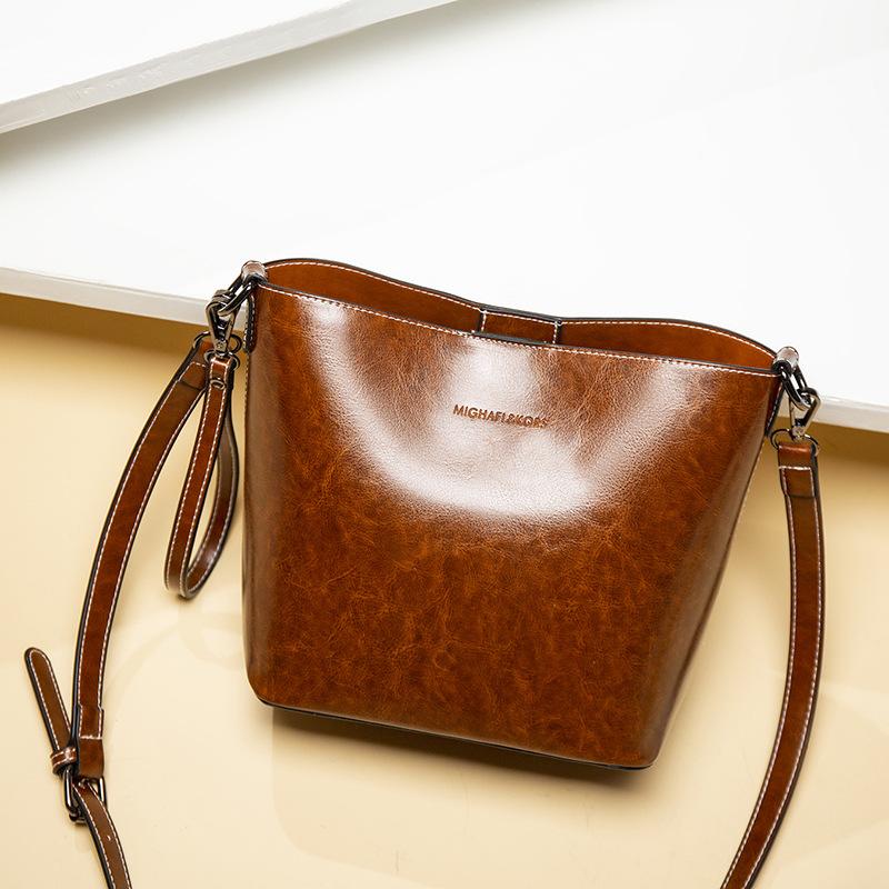 A vintage cross-body, one-shoulder handbag mySite